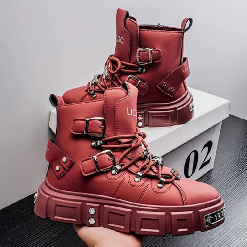 Street Fashion Luxury - Luxuriöse schwarze High-Top-Sneaker mit Nieten für